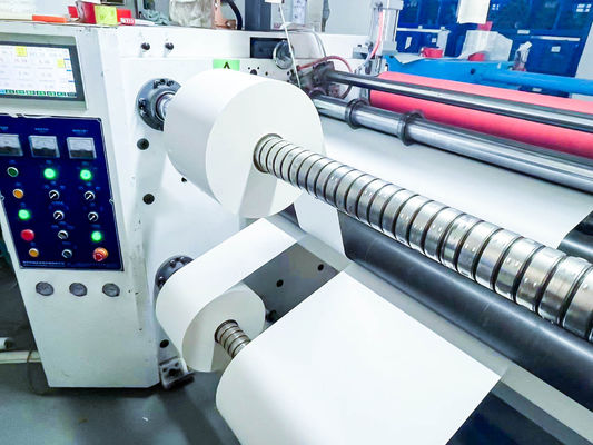 Gewoon kleverig, waterdicht wit BOPP-papier, matte BOPP-etiketten 800 m lengte