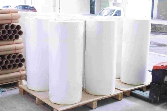 Gewoon kleverig, waterdicht wit BOPP-papier, matte BOPP-etiketten 800 m lengte
