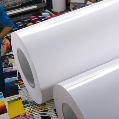 Drukmaterialen Gelaagd papier met permanent kleefmiddel en transparante PET-film