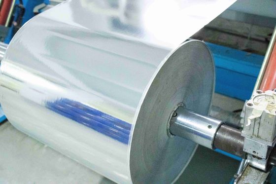 Goede prijs Gepoetste zilveren PET zelfklevende etiketteringsmaterialen Rol 100u Oppervlakdikte online