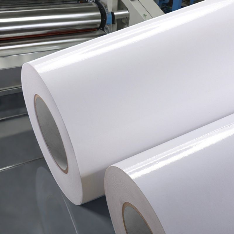 80 g bekleed papieretiketmateriaal met universele warmsmeltlijm en wit glaspapier